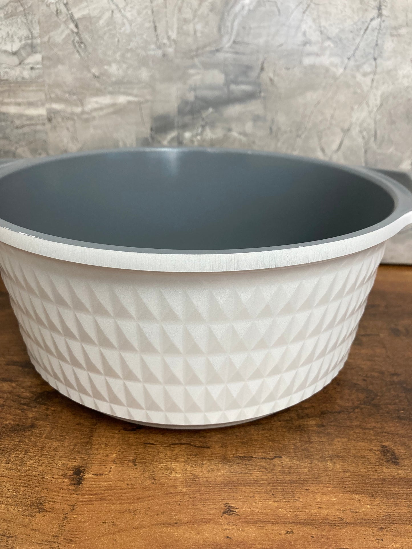 White Cooking Pot 20 cm( approx 3QT) Cast Aluminum Stock pot ,Non Stick Ceramic Coated 0% PTFE 0% PFOA Kitchen stove oven.