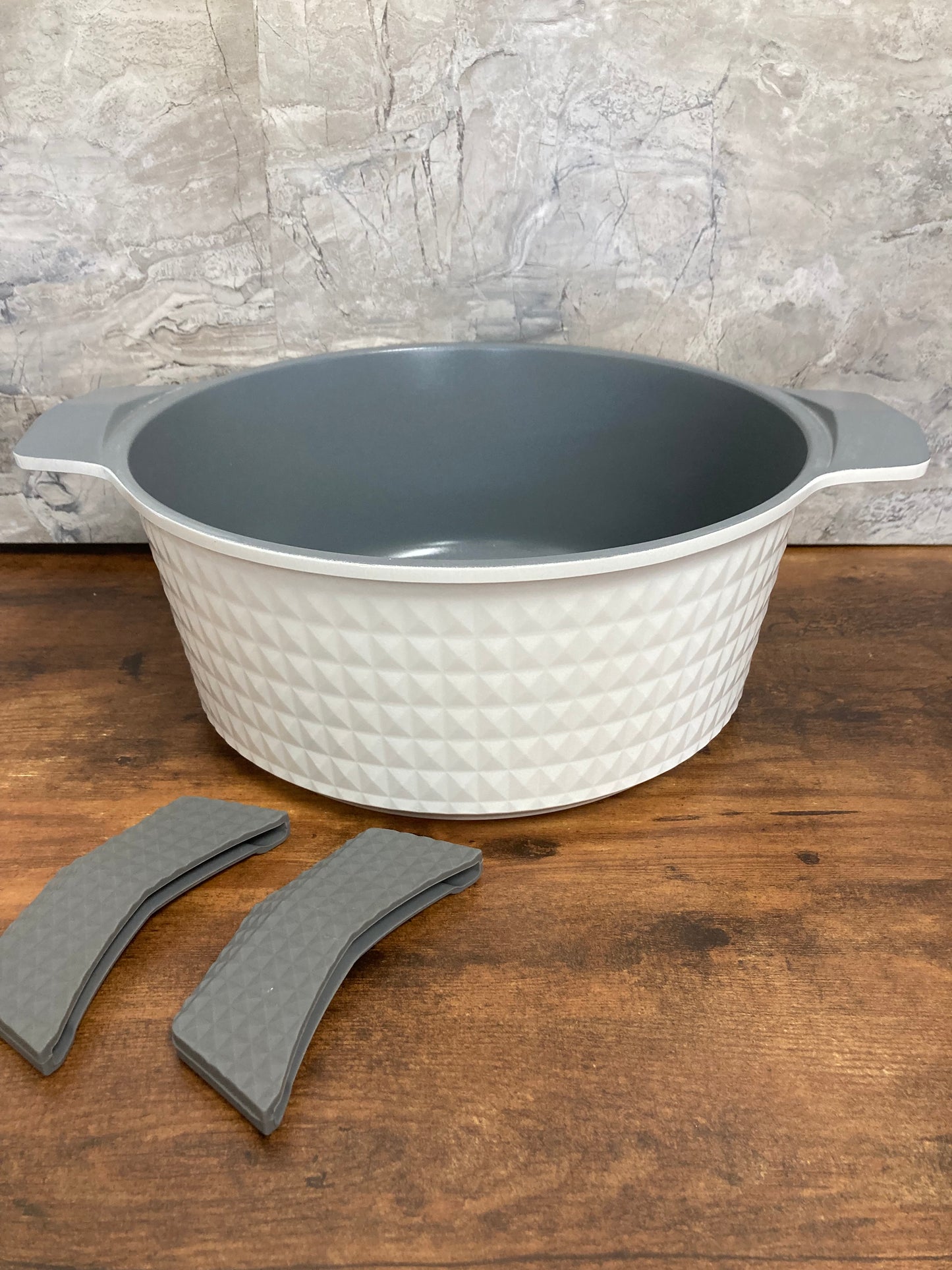 White Cooking Pot 28 cm (approx 10 QT)Cast Aluminum Stock pot ,Non Stick Ceramic Coated 0% PTFE 0% PFOA Kitchen stove oven.