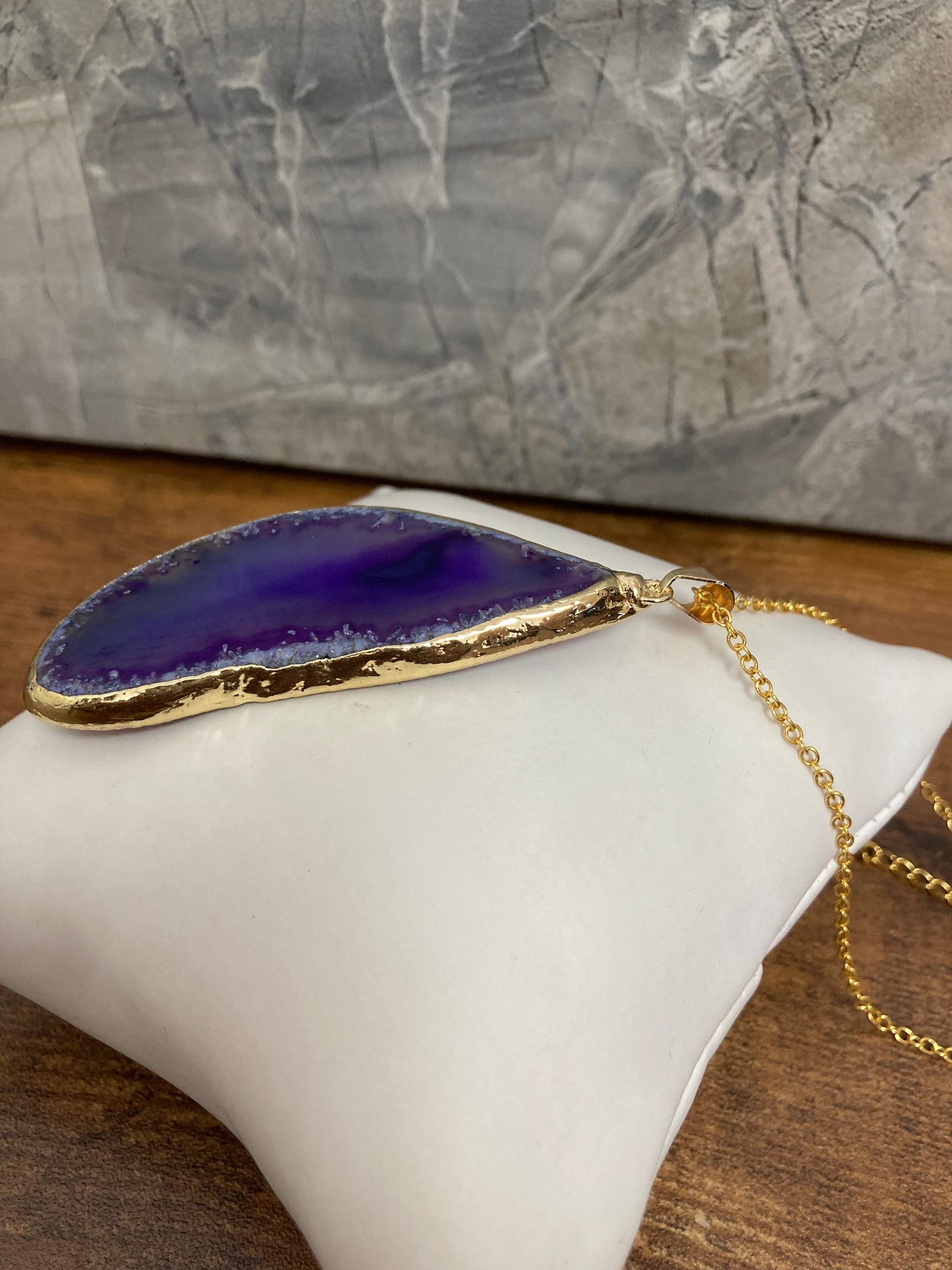 Fashion Jewelry Gold Plated edge agate pendant colorful natural agate raw stone sliced necklace with chain.