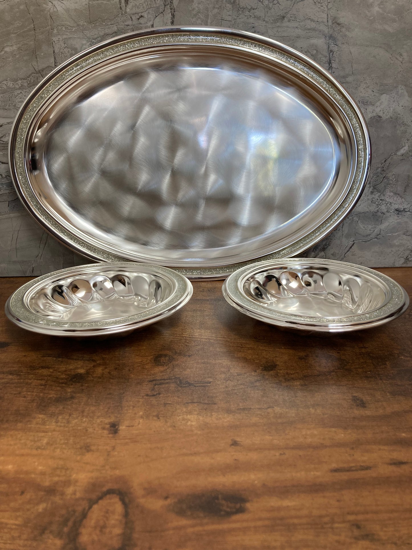 Oval Serving Tray Platter with 2 bowls .Made in Italy diamond cut rim perfect for Caviar butter and shot glasses.