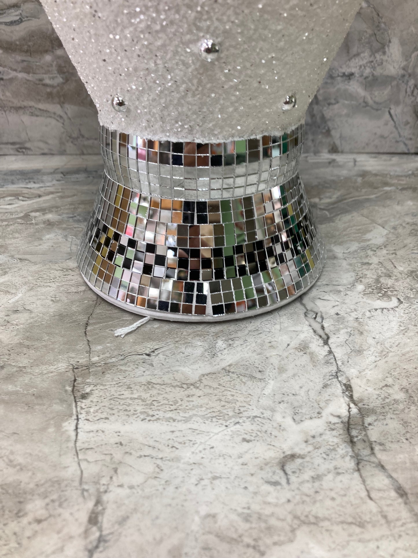 Silver Color With White Glitter Vase Home Decor Shinny Mirrors.