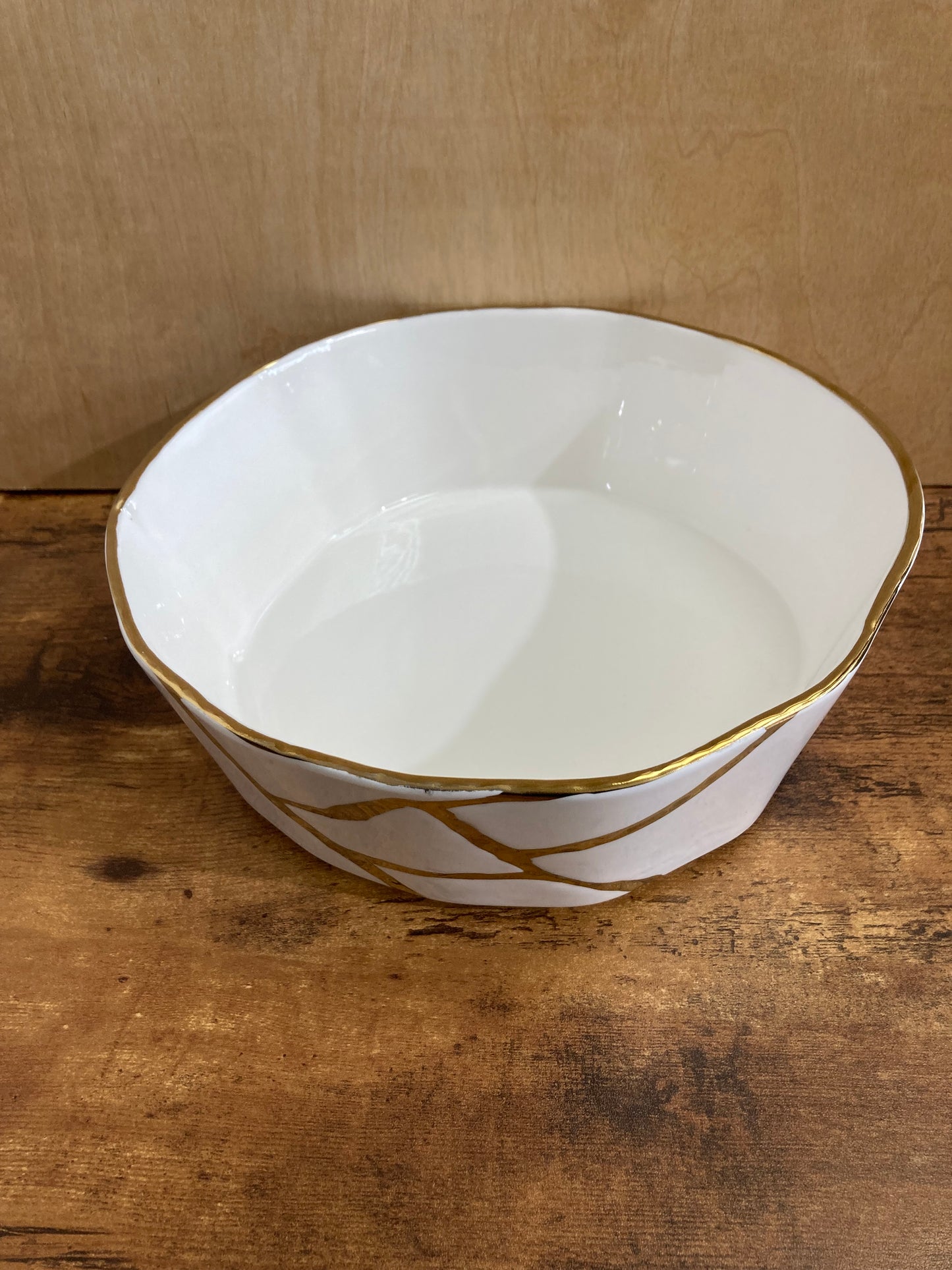 Round Serving Bowl Dish,Tray Platter with Gold Rim Salad , fruits ,food Stylish modern.Home decor .