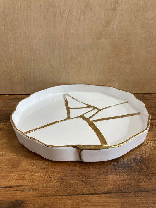 Round Serving Dish,Tray Platter with  Gold Rim Stylish modern. Nordic style .