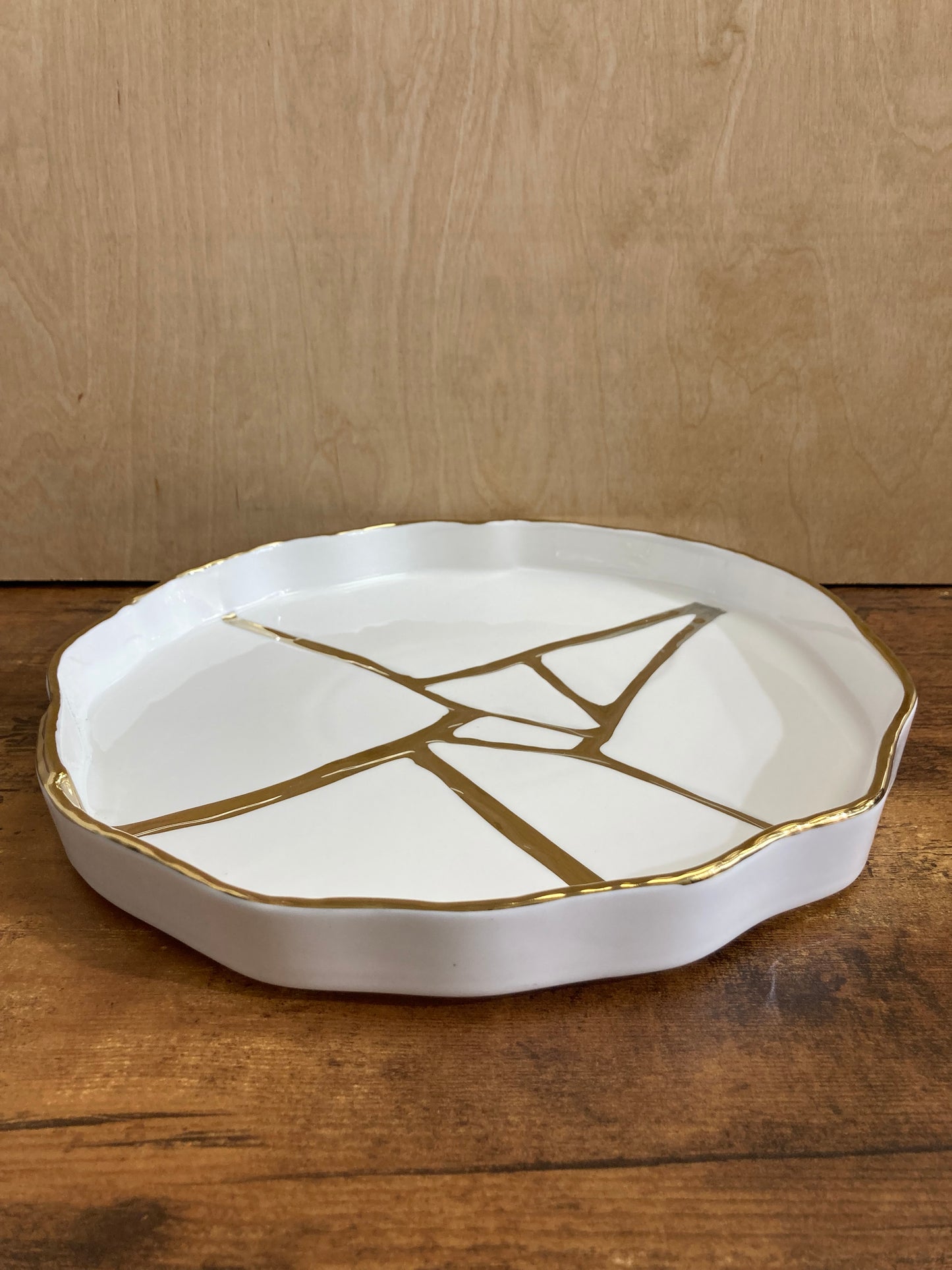 Round Serving Dish,Tray Platter with  Gold Rim Stylish modern. Nordic style .