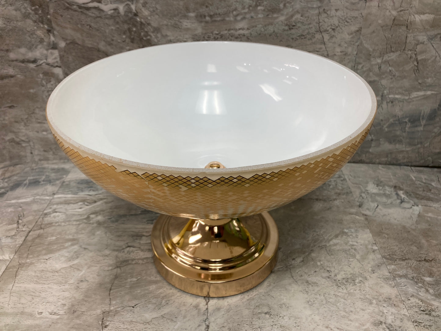 Elegant Classy Round Fruit Serving Bowl ,Glass Top, Metal Base.Home Decor.